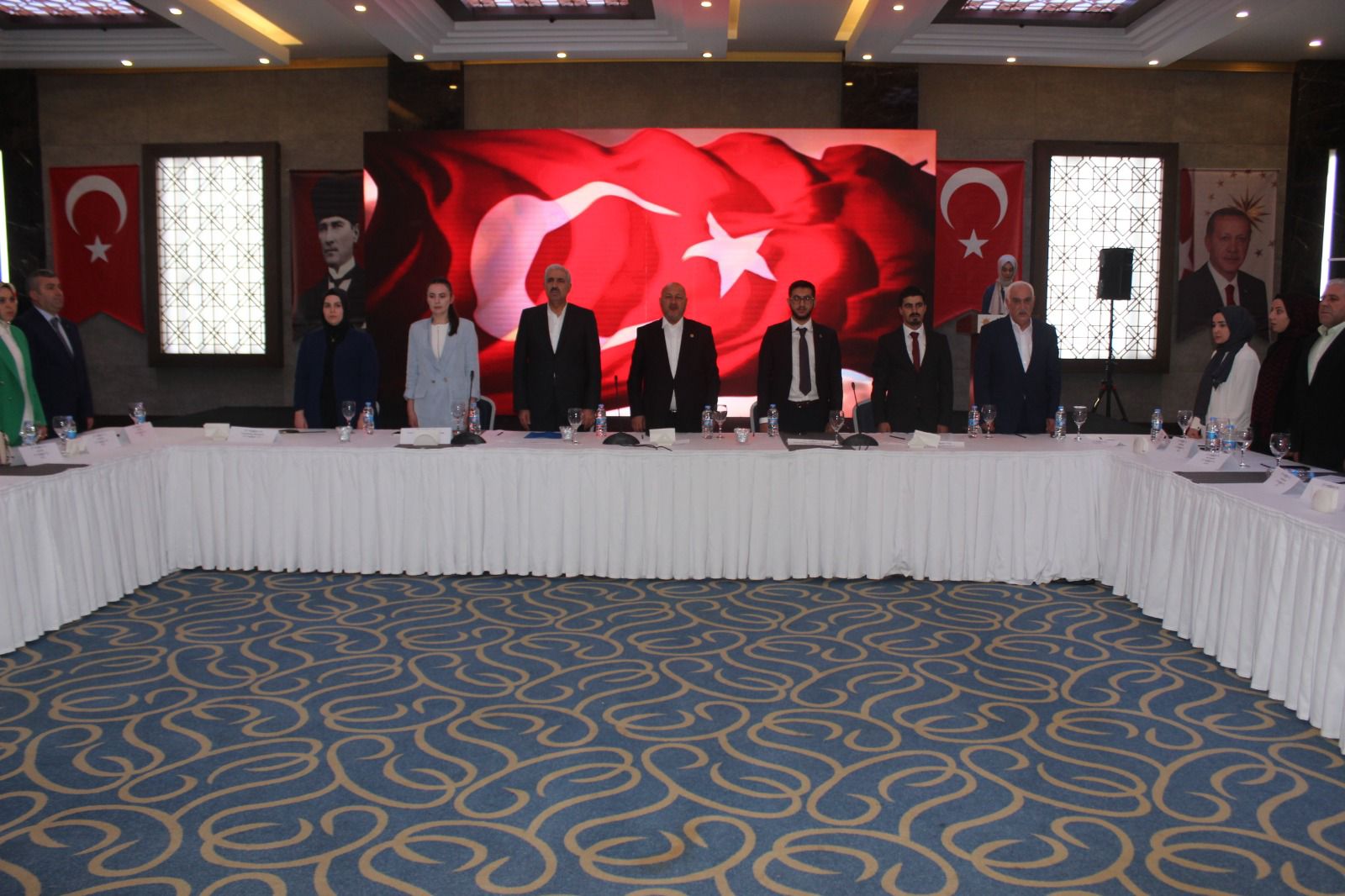 AK Parti, Diyarbakır’da Bölgesel Sivil Toplum ve Halkla İlişkiler Toplantısı Gerçekleştirdi