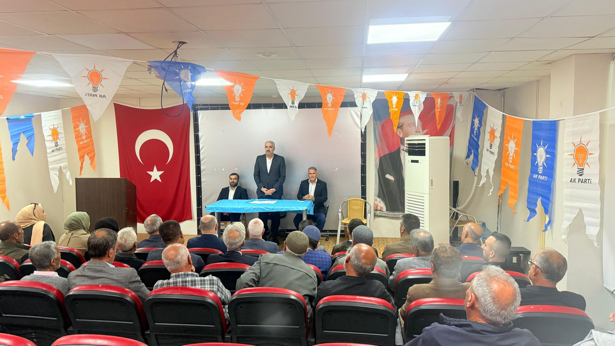AK Parti Diyarbakır İl Başkanlığı’ndan Teşkilat Hamlesi:  Mahalle Başkanları Toplantıları Sürüyor
