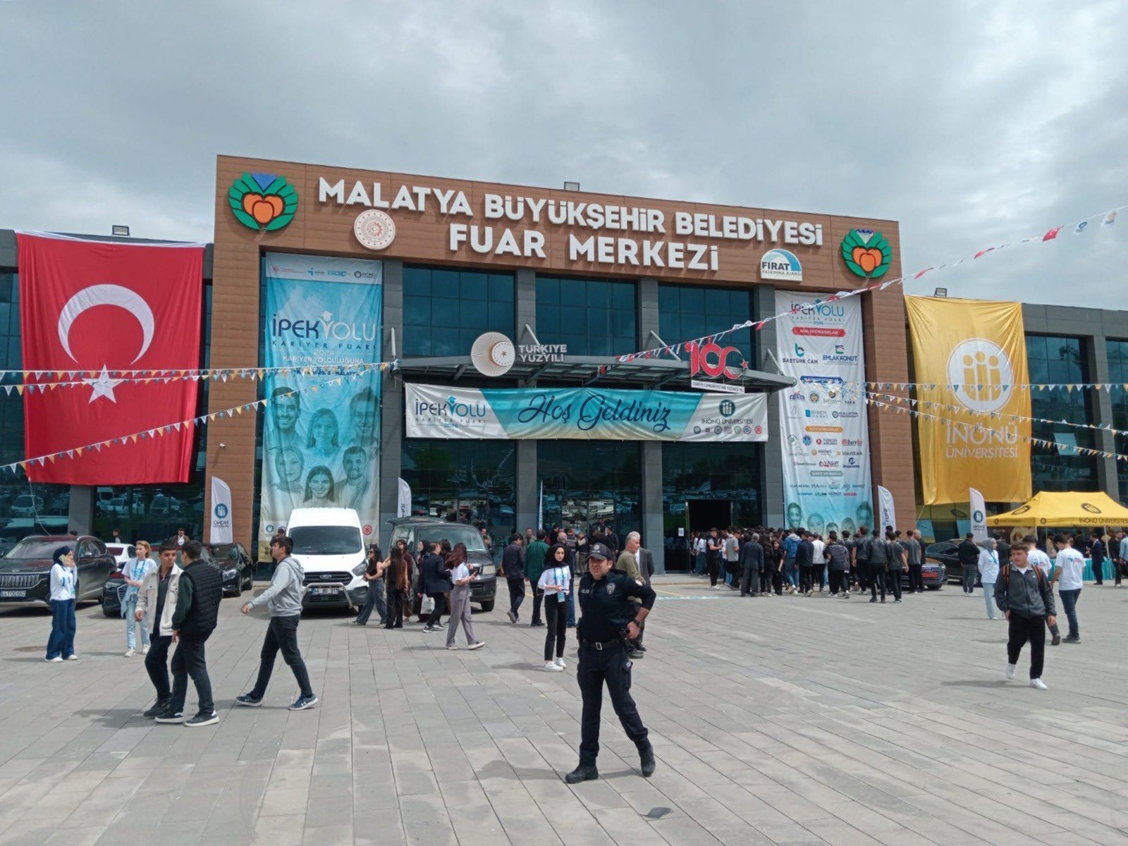 KARİYER FUARINDA DİCLE ÜNİVERSİTESİ RÜZGARI 
