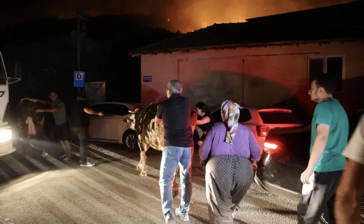 Aksu Karaöz’de orman yangını: Havadan ve karadan yoğun müdahale