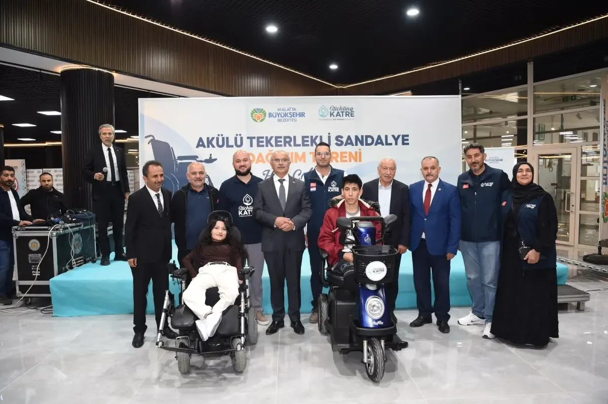 Malatya’da 80 akülü tekerlekli sandalye sahiplerine teslim edildi