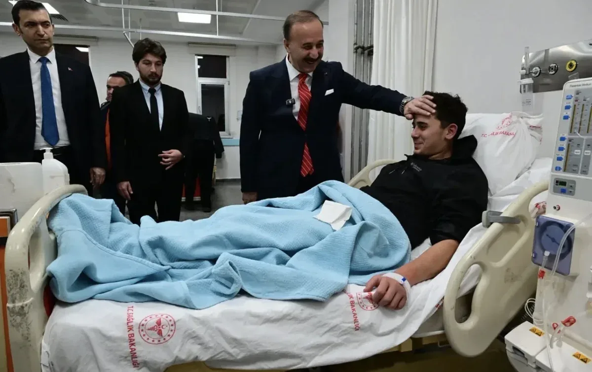 Vali Erin Kızılay gönüllülerine hastanede ziyaret
