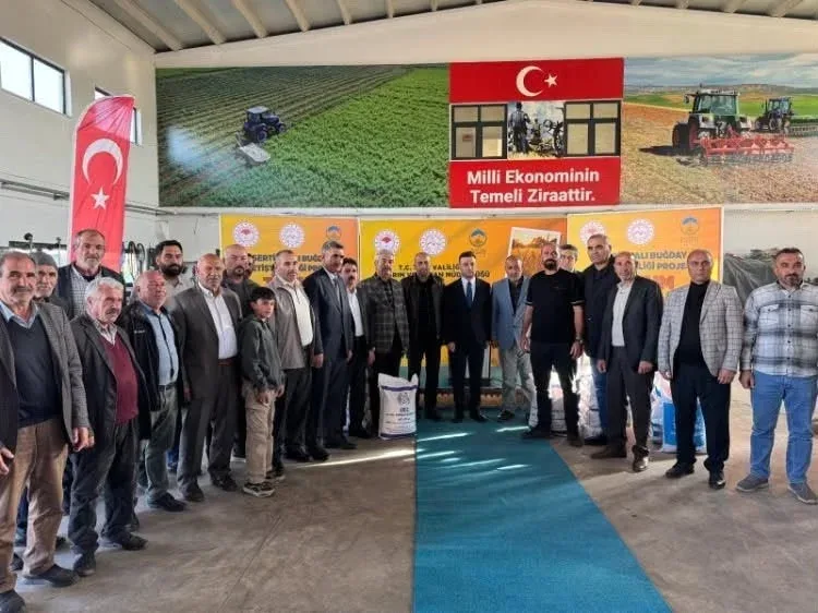 Ağrı'da İl Özel İdaresinin hibesiyle 1.100 üreticiye 550 ton buğday tohumu verildi