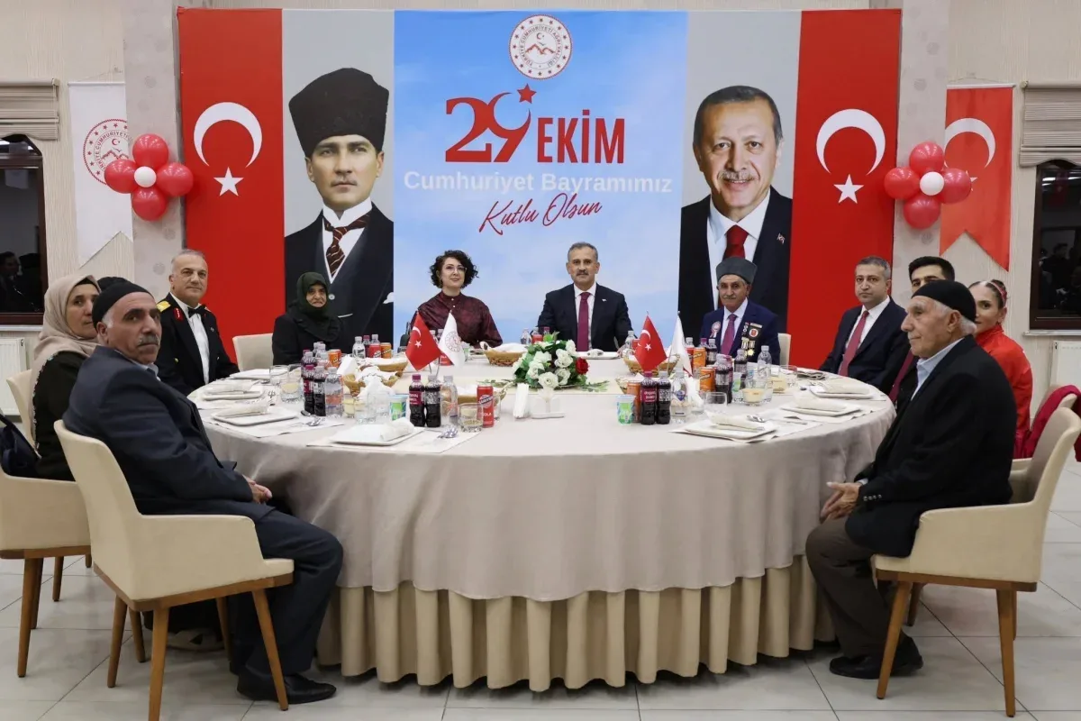 Ağrı'da Cumhuriyet'in 103. yılı resepsiyonla kutlandı