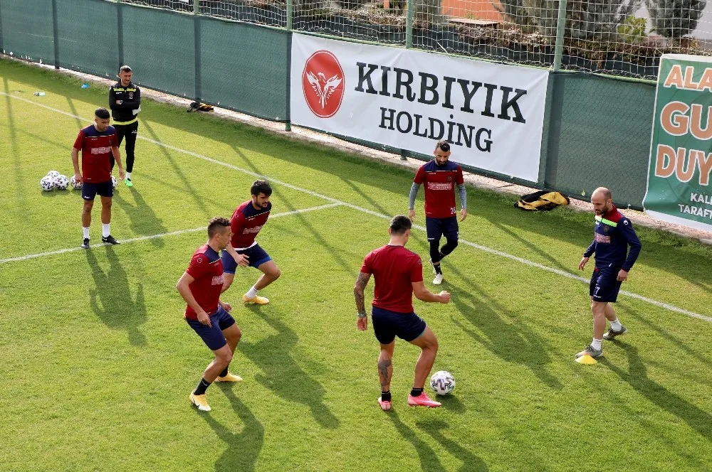 Alanyaspor Göztepe’yi yenerek kötü gidişatı durdurmak istiyor.