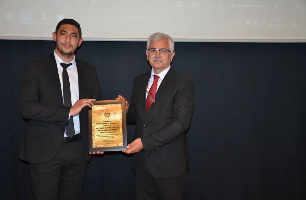 YENİ NESİL ENERJİDE FARK YARATANLARA ÖDÜL: BEST SOLAR ENERJİ’YE ONUR ÖDÜLÜ
