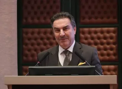 Prof. Dr. Zakir Avşar: "Kamuoyu kimin oyu?"